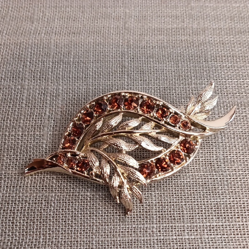 Amber Rhinestone Textured Gold Tone Leaf Brooch Vintage